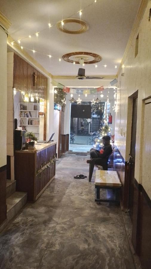 Genesis Homestay Агра Екстериор снимка
