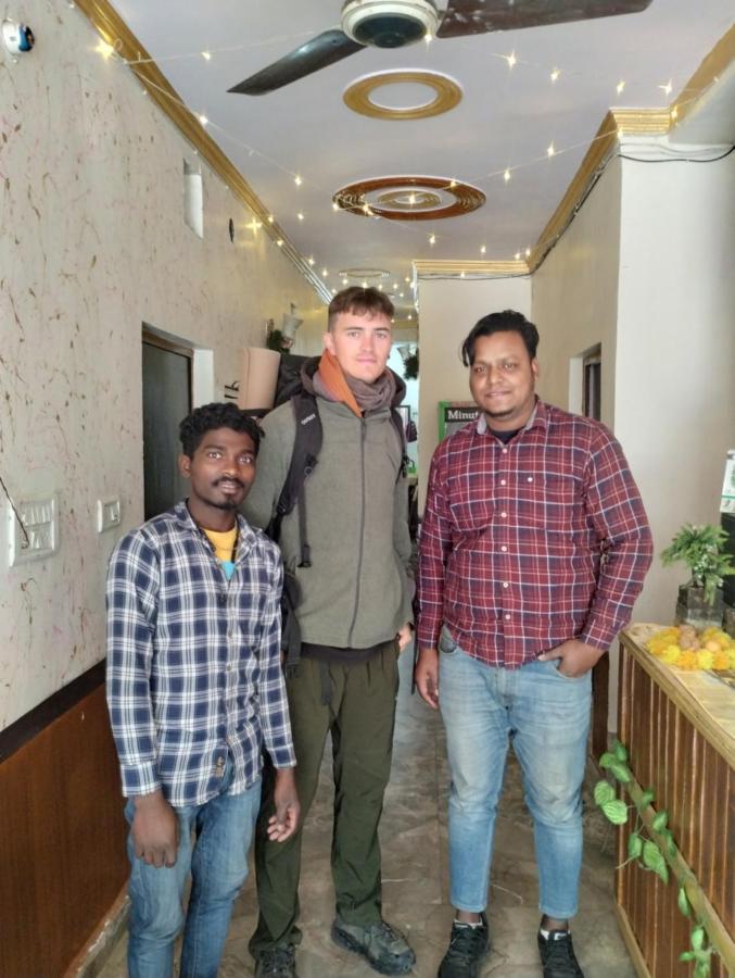 Genesis Homestay Агра Екстериор снимка