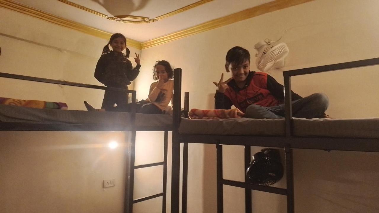 Genesis Homestay Агра Екстериор снимка